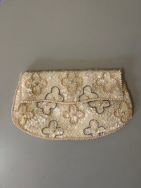 La Regale Ivory Sequin & Bead Floral Clutch